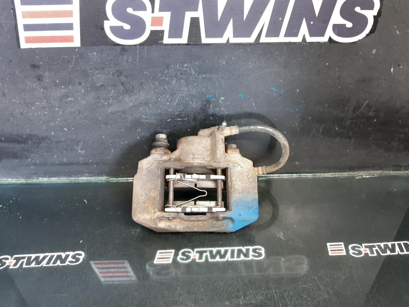 Used auto part listing image: 2015 MITSUBISHI CHALLENGER CALIPER RH REAR, KH/PB-PC, 11/09-12/15 0000361903