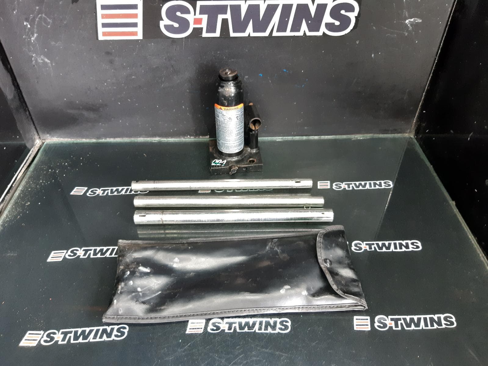 Used auto part listing image: 2015 MITSUBISHI CHALLENGER JACK TOOL KIT KH/PB-PC, 11/09-12/15 0000361908