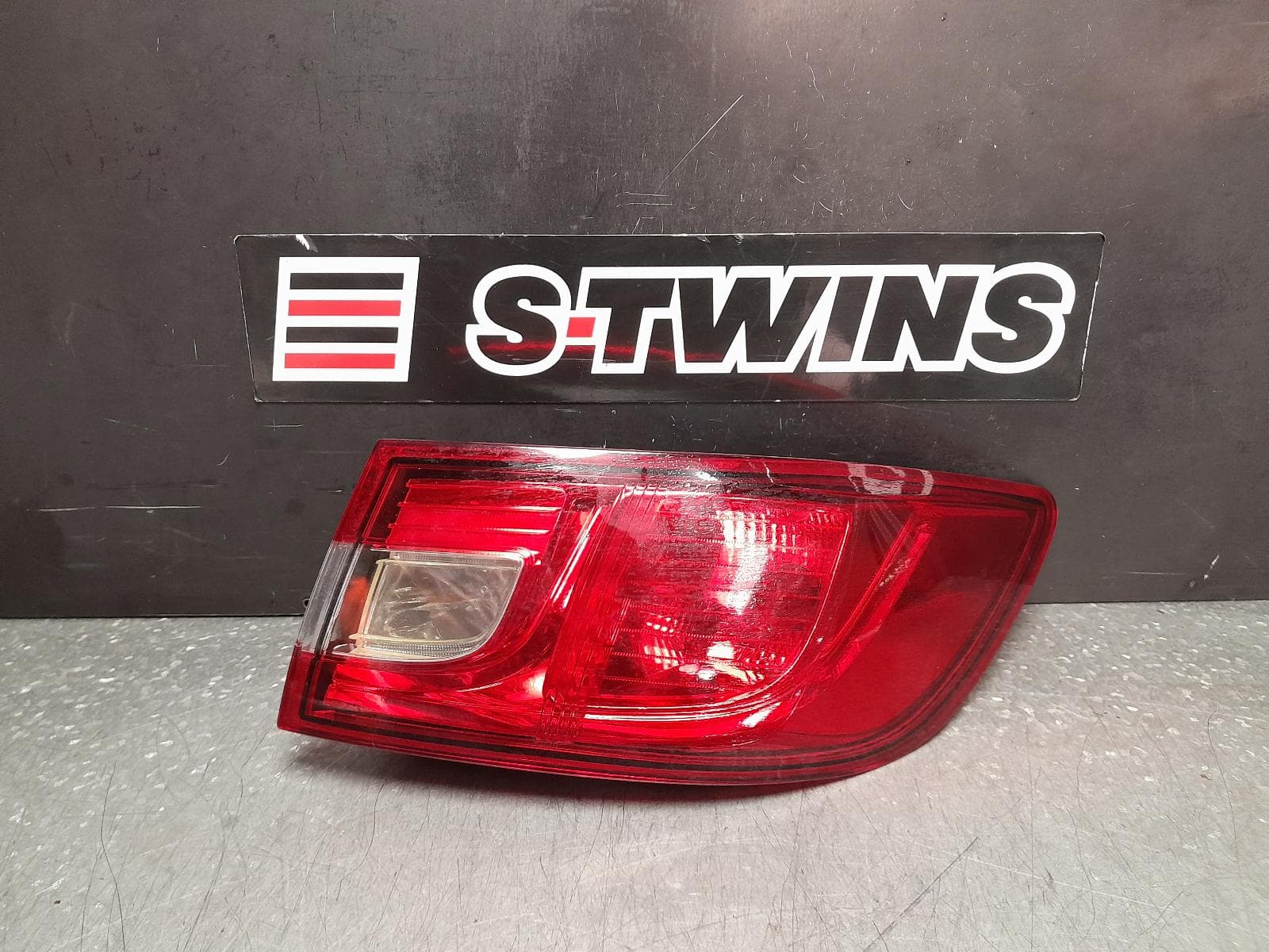 Used auto part listing image: 2013 RENAULT CLIO RIGHT TAILLIGHT X98, IN BODY, NON LED TYPE, 09/13-10/19 0000361922