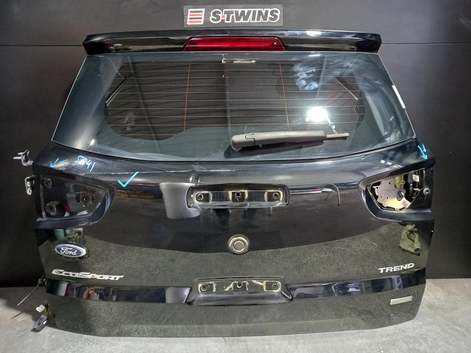 Used auto part listing image: 2018 FORD ECOSPORT BOOTLID TAILGATE TAILGATE, BL, 10/17-01/20 0000220226