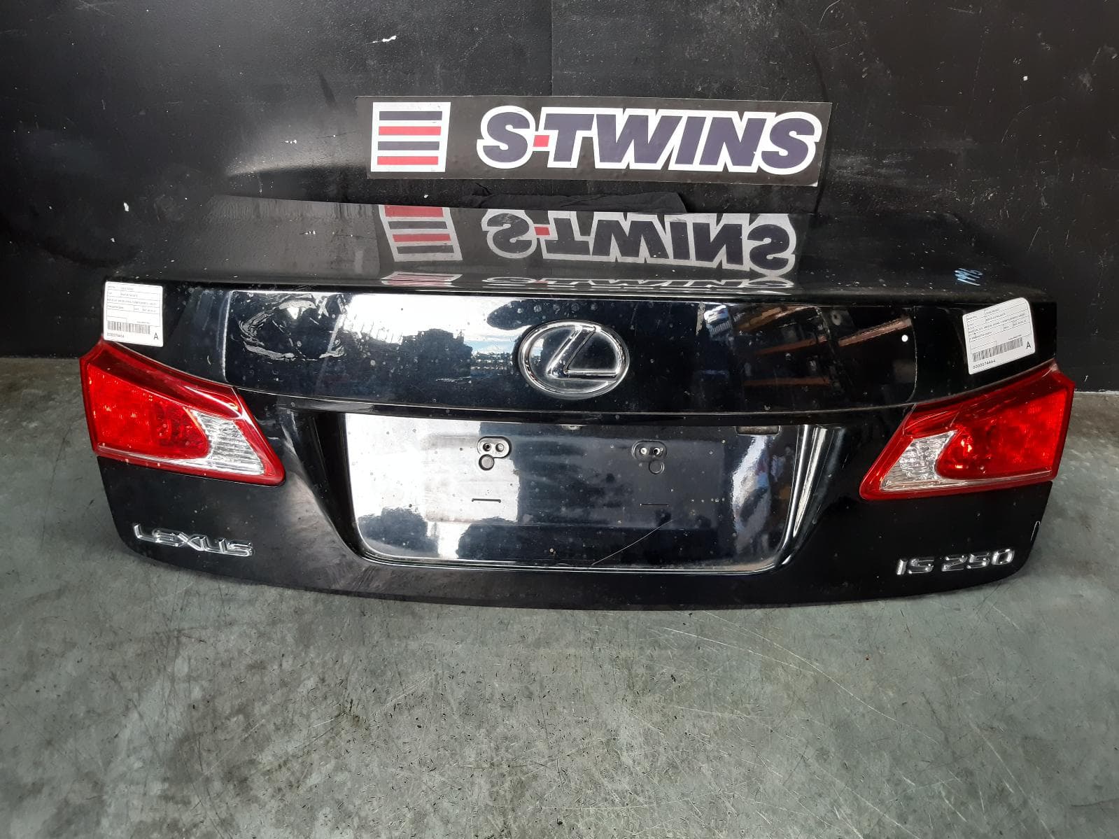 Used auto part listing image: 2010 LEXUS IS250/IS250C BOOTLID TAILGATE BOOTLID, IS F, USE20R, SEDAN, F SPORTS/SPORTS LUXURY, W/ REVERSE CAMERA, 10/08-12/14 0000074464