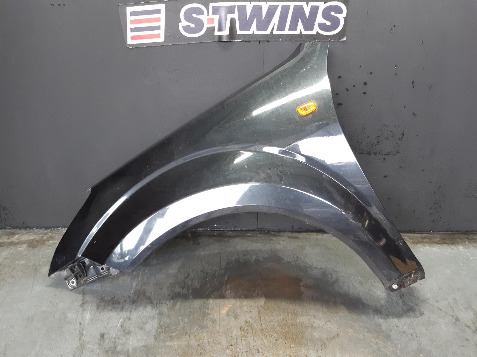 Used auto part listing image: 2010 GREAT WALL X200/X240 LEFT GUARD CC6460KY SERIES, 10/09-03/11 0000161069