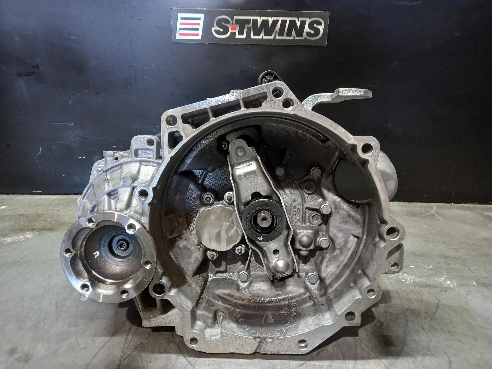 Used auto part listing image: 2021 SKODA SCALA TRANS GEARBOX MANUAL, FWD, PETROL, 1.5, TURBO, 6-SPEED, NW, 05/20- 0000311729