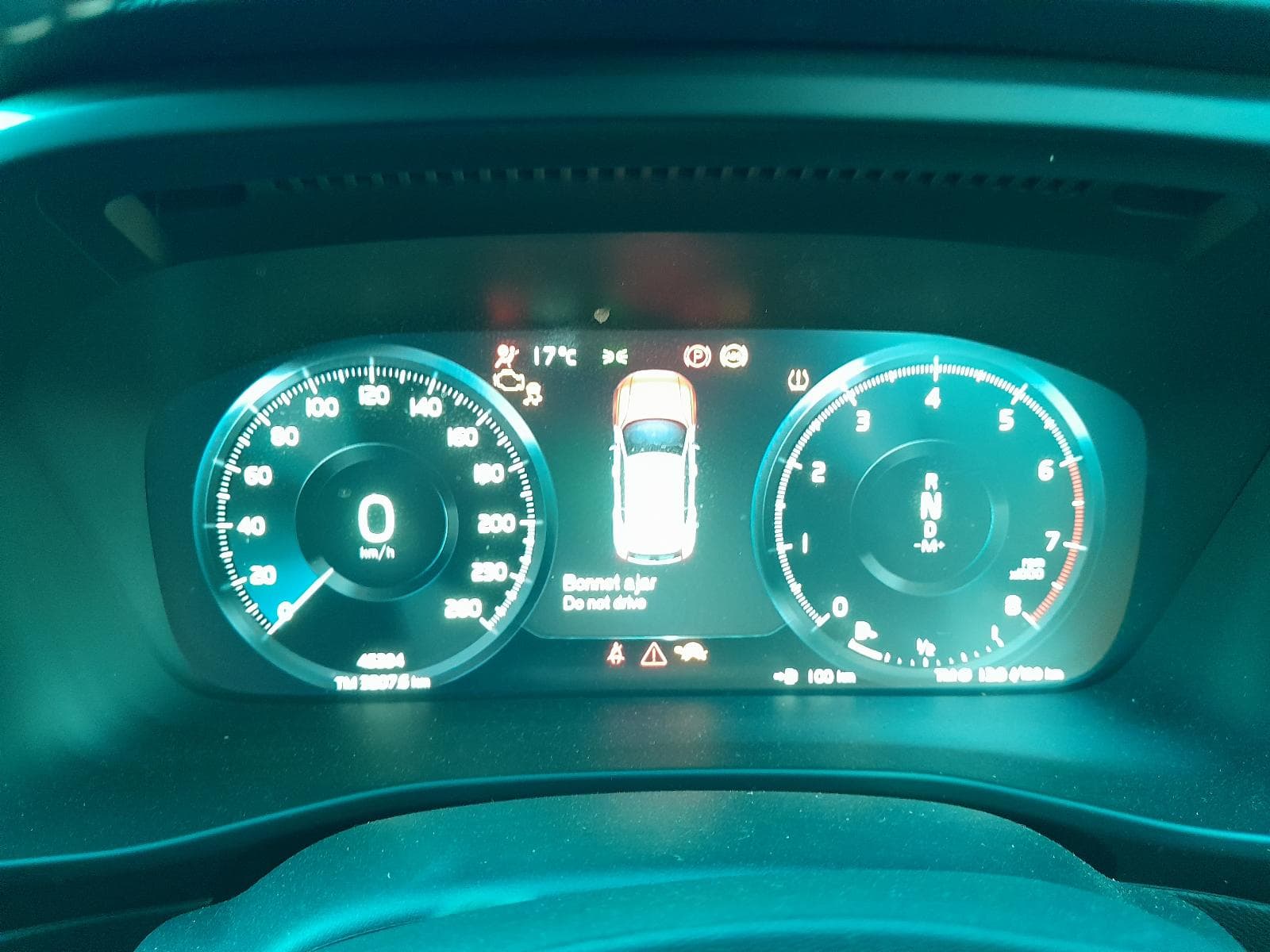 2019 VOLVO XC40 2