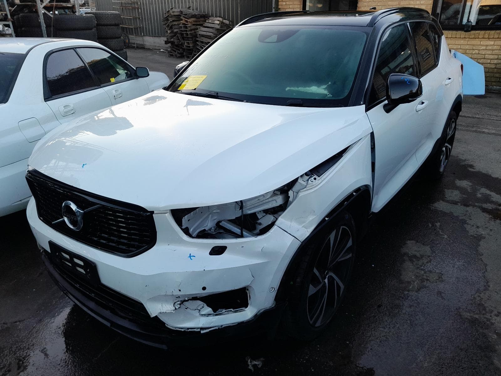 2019 VOLVO XC40 3