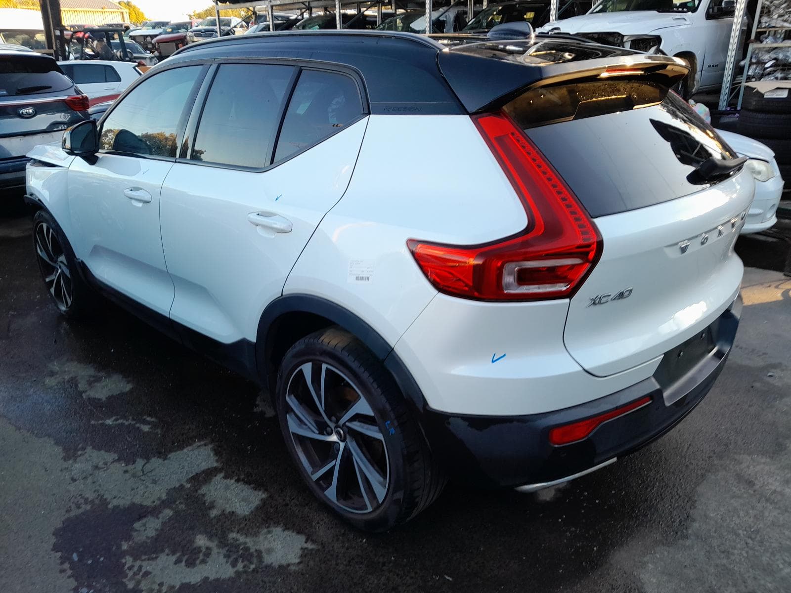 2019 VOLVO XC40 5