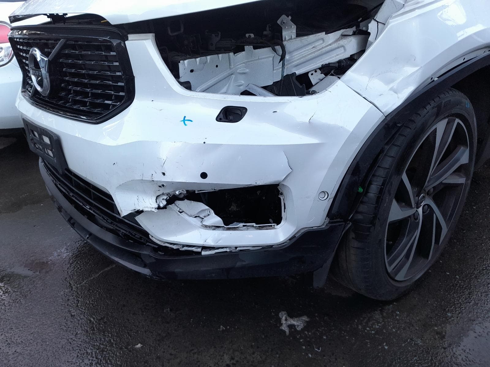 2019 VOLVO XC40 8