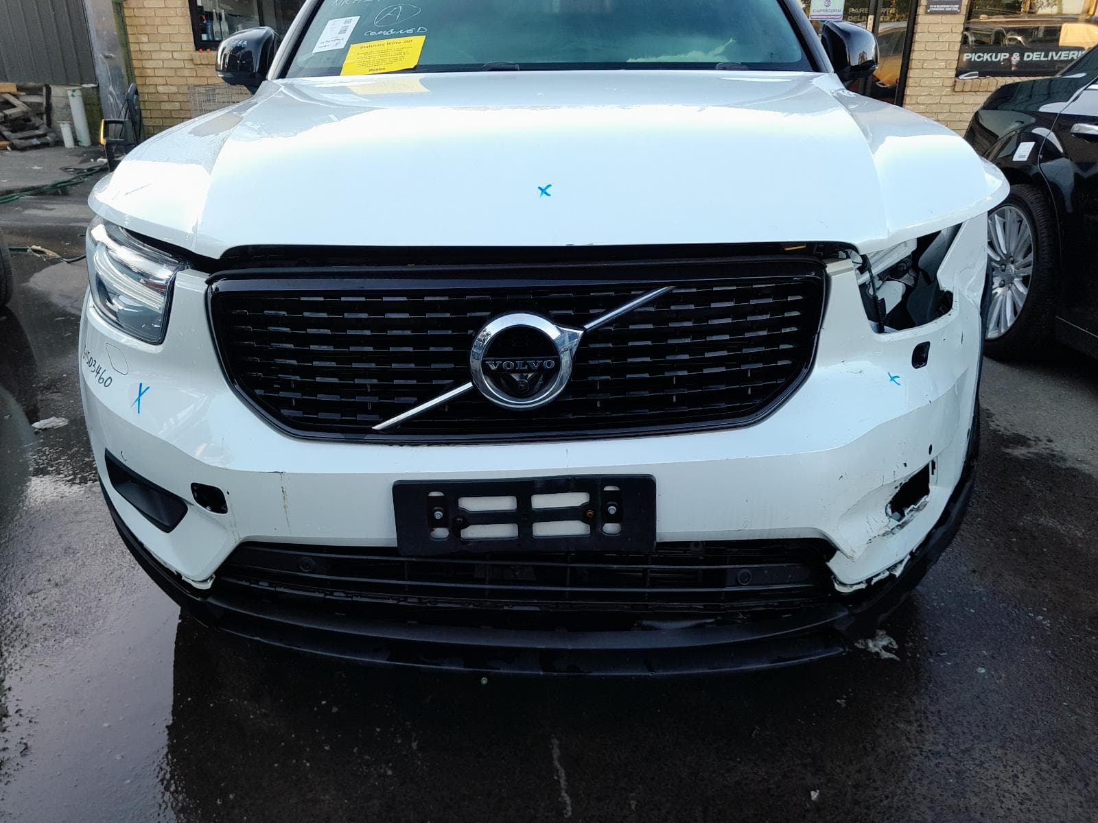 2019 VOLVO XC40 9