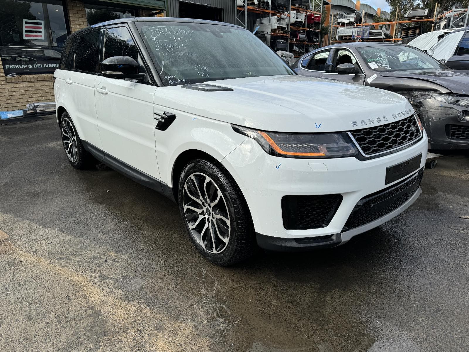 Featured wrecking vehicle: 2019 LAND ROVER RANGEROVER SPORT (stock 7350)