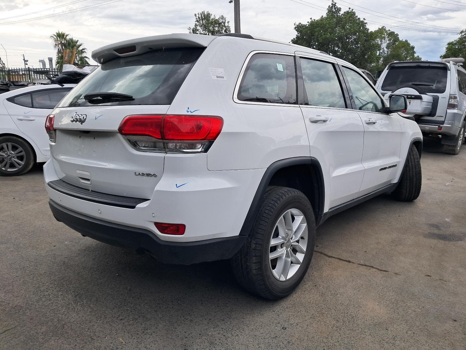 Featured wrecking vehicle: 2016 JEEP GRANDCHEROKEE (stock 8563)
