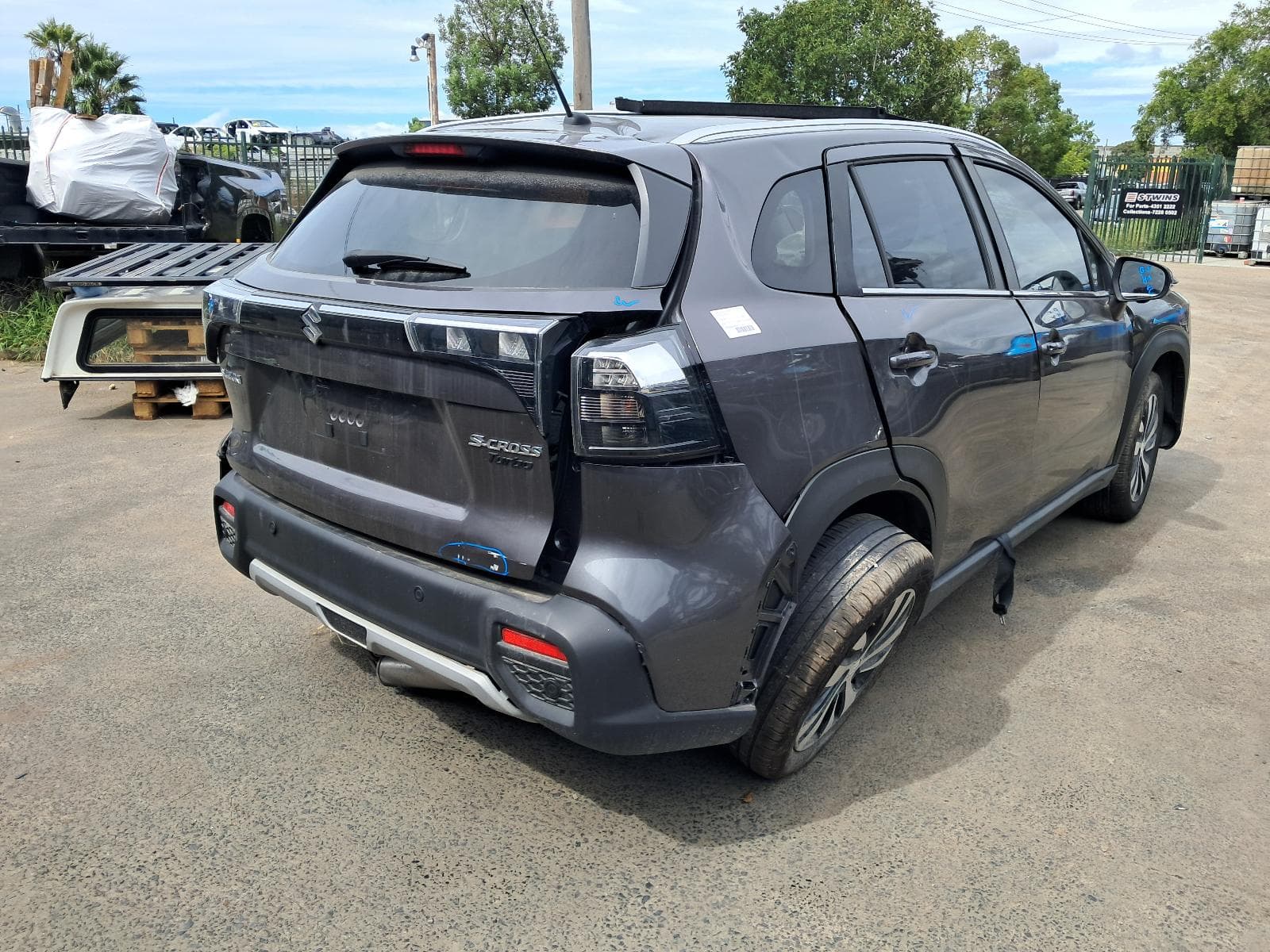 2023 SUZUKI S-CROSS 2