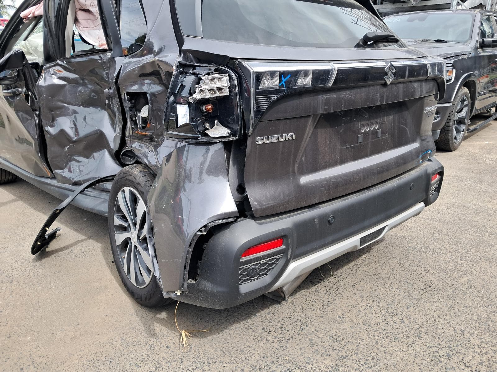 2023 SUZUKI S-CROSS 6
