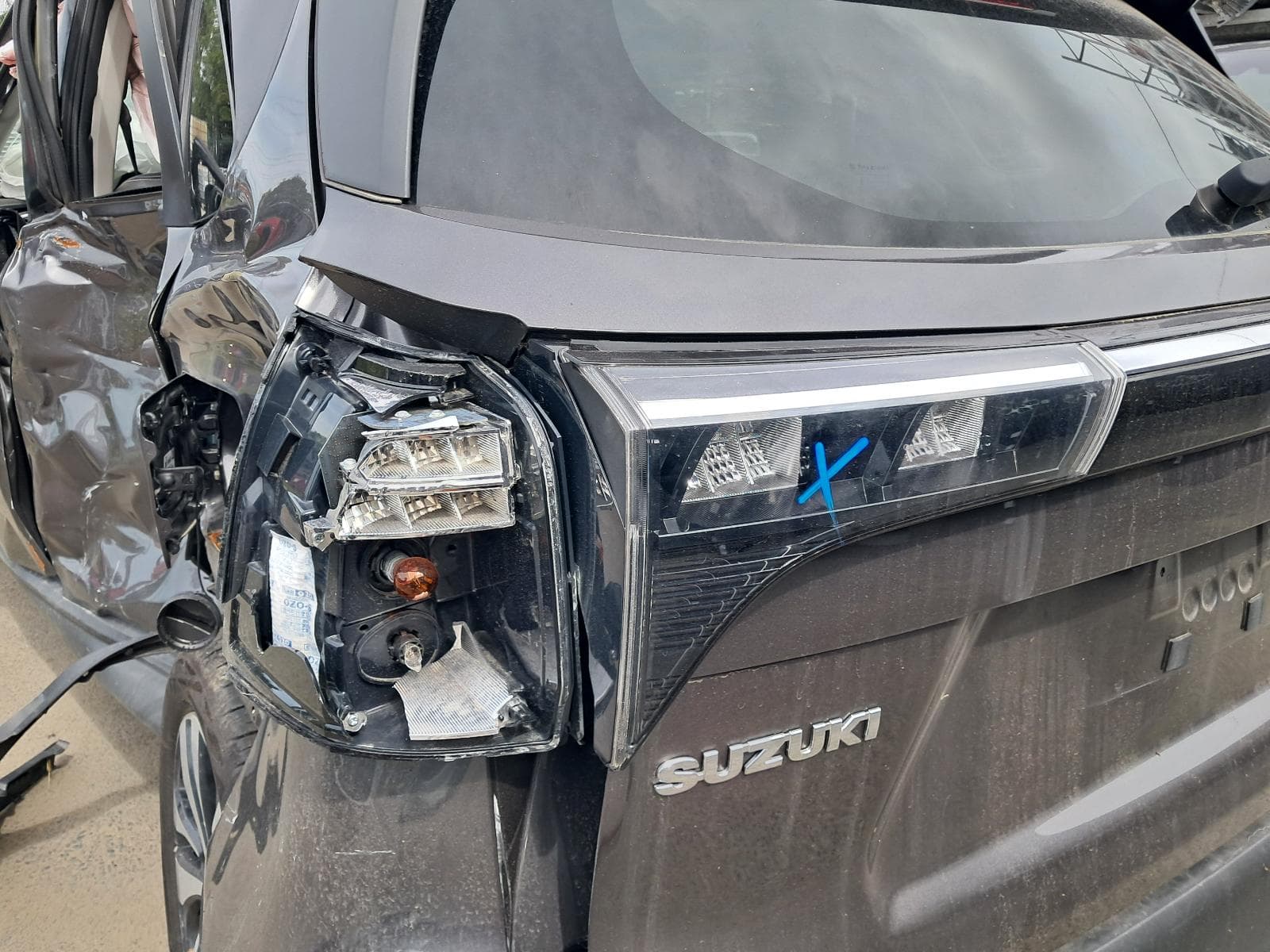 2023 SUZUKI S-CROSS 8