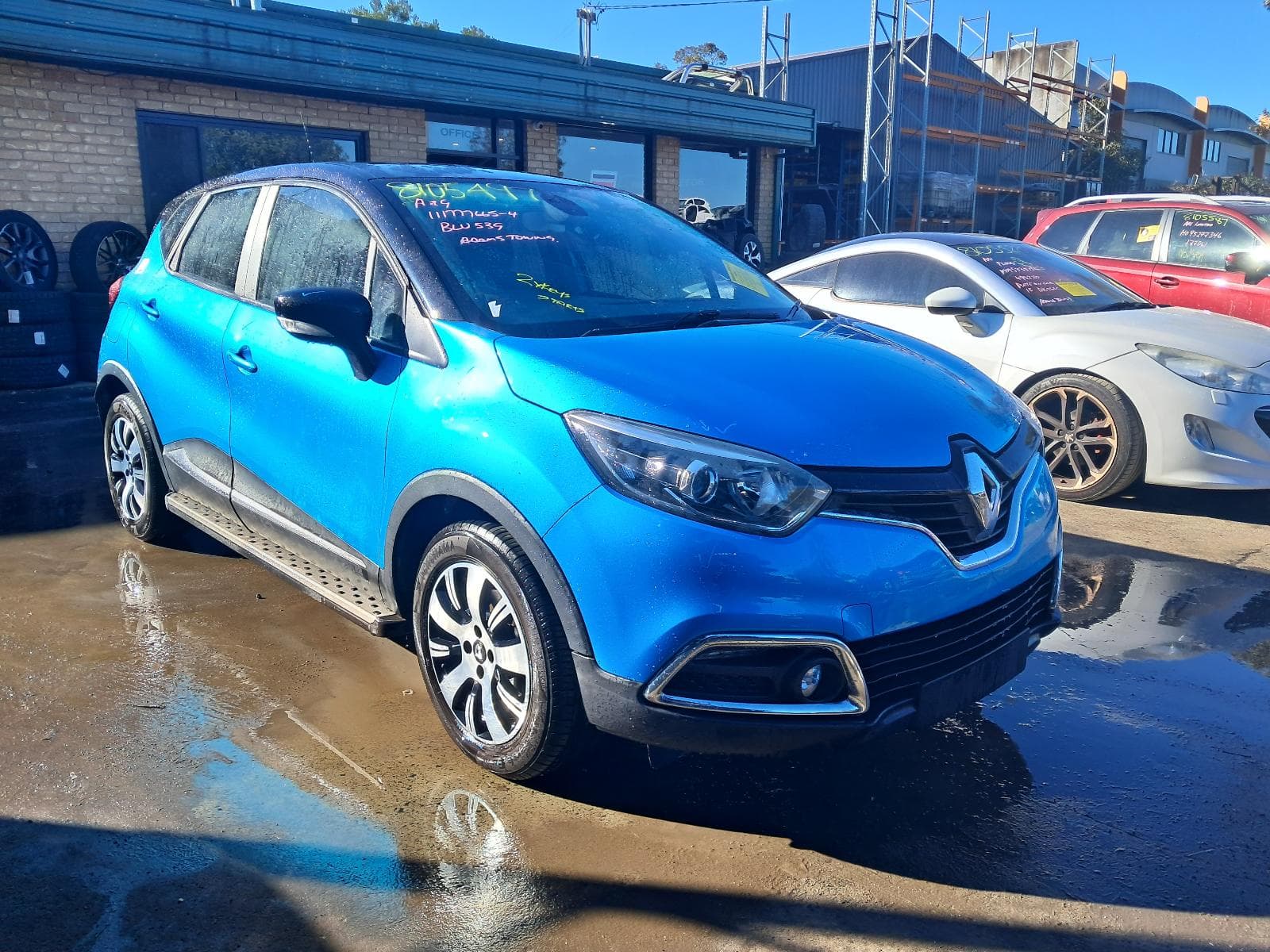 Featured wrecking vehicle: 2015 RENAULT CAPTUR (stock 9090)