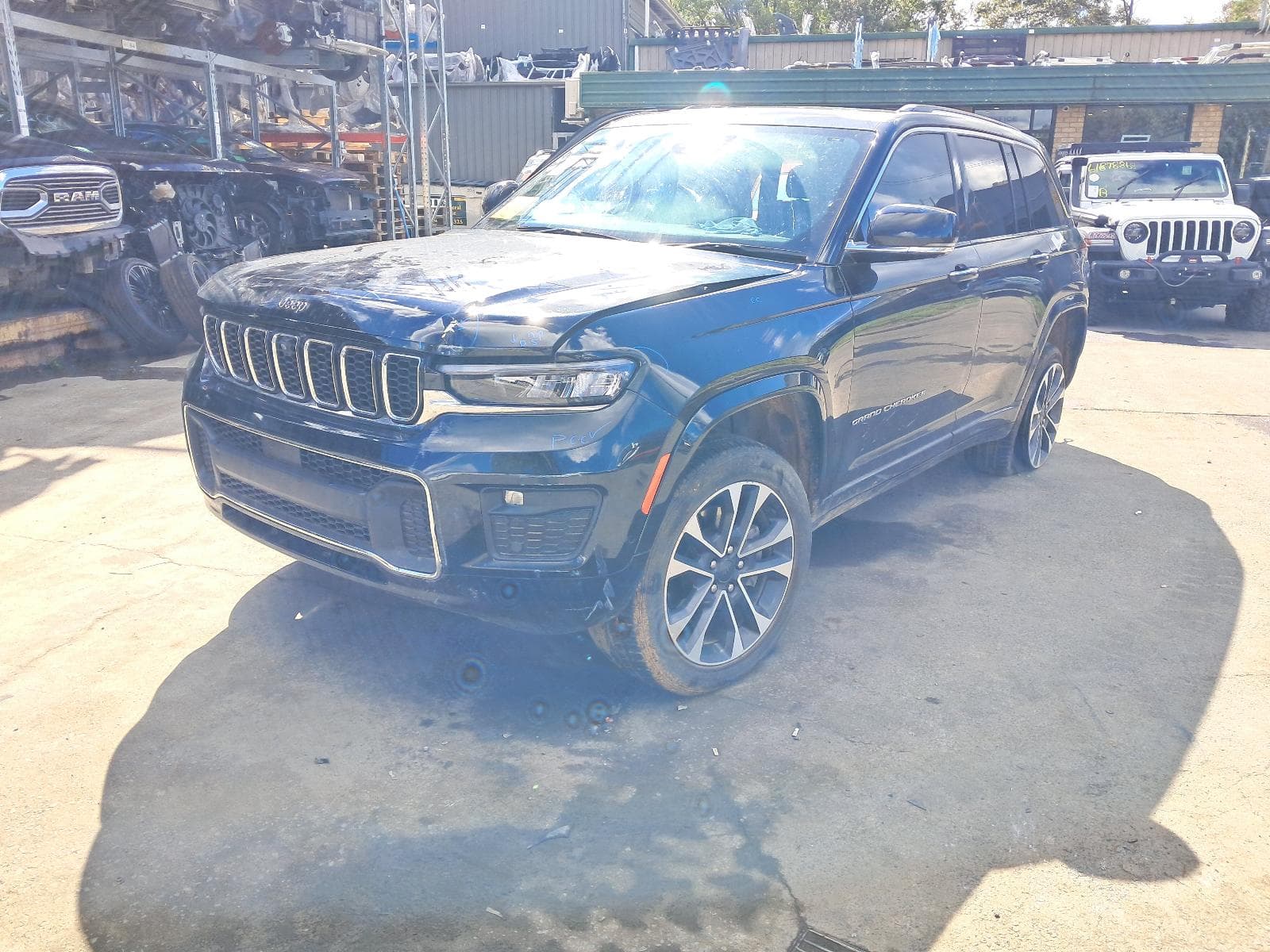 Featured wrecking vehicle: 2023 JEEP GRANDCHEROKEE (stock 9252)