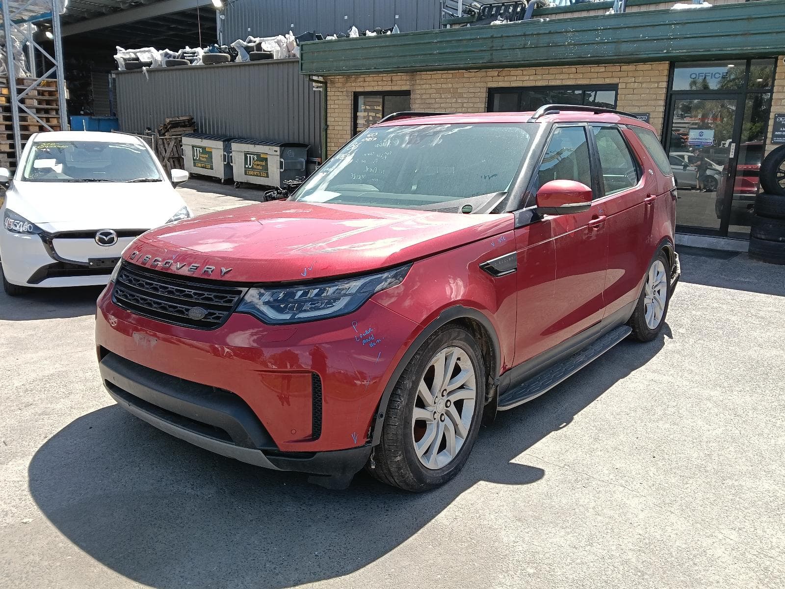 Featured wrecking vehicle: 2017 LAND ROVER DISCOVERY (stock 9292)