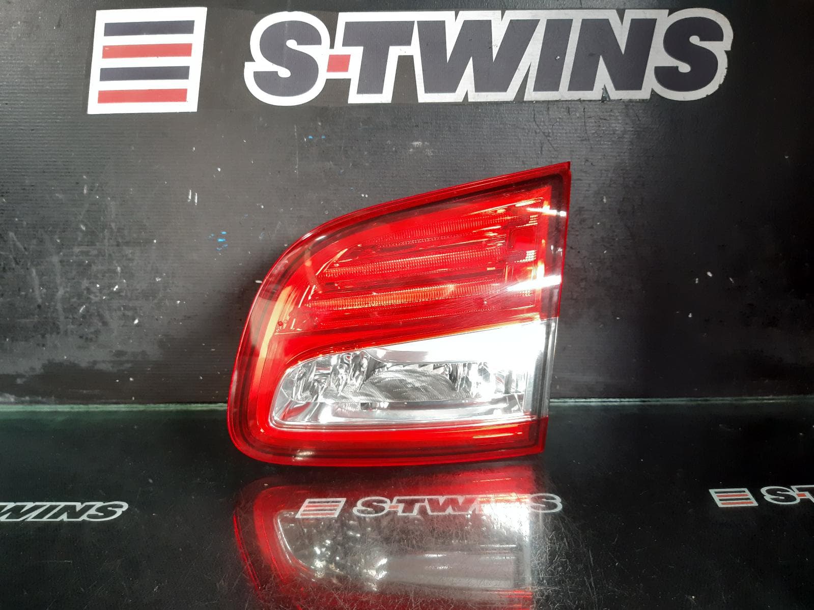 Used auto part listing image: 2012 CITROEN C4 AIRCROSS REAR GARNISH TAILGATE LAMP (RH SIDE), 07/12- 0000277546