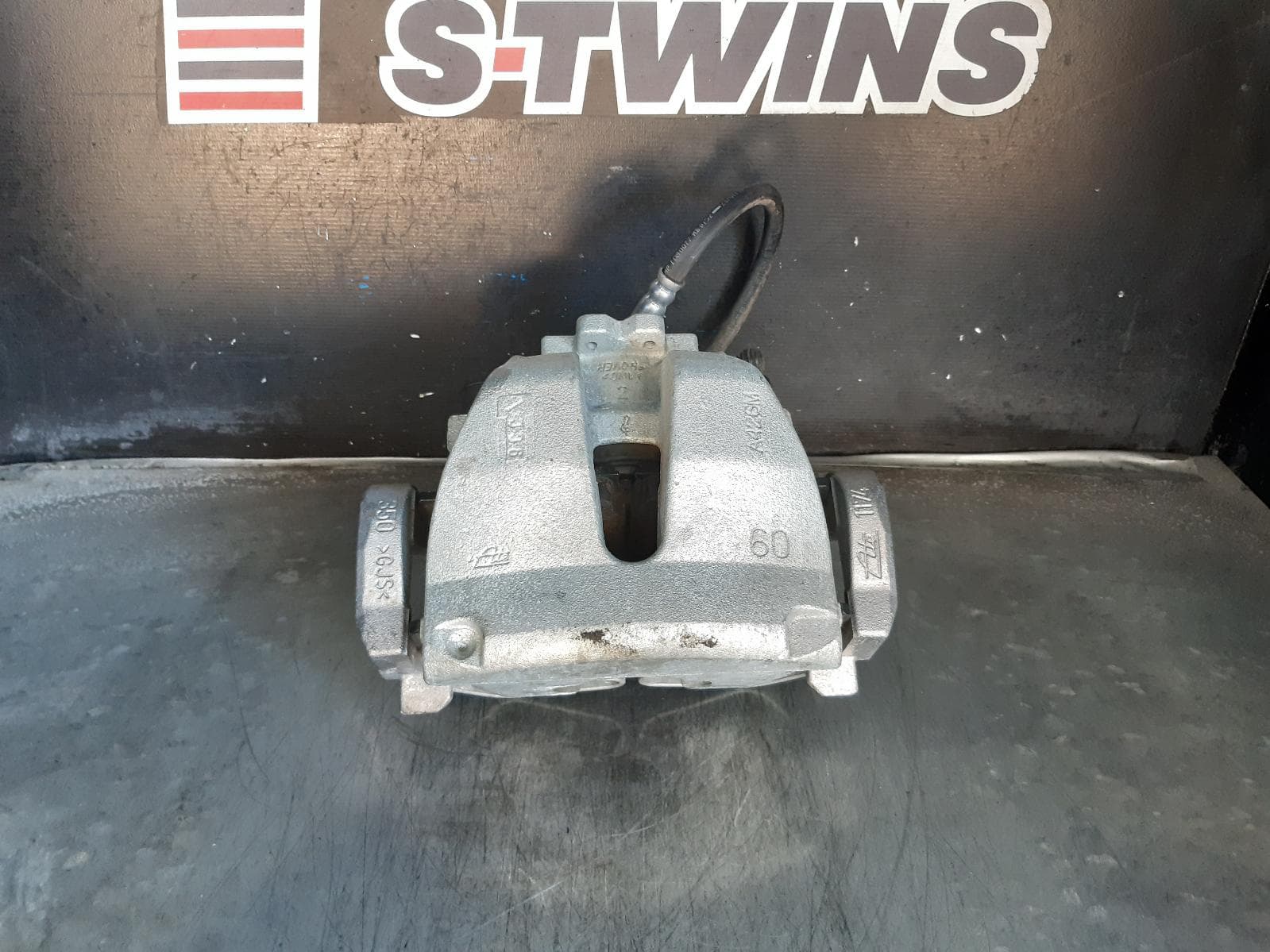 Used auto part listing image: 2019 JAGUAR XE CALIPER RH FRONT, PETROL, 2.0, GREY COLOUR TYPE, X760, 05/15- 0000279186