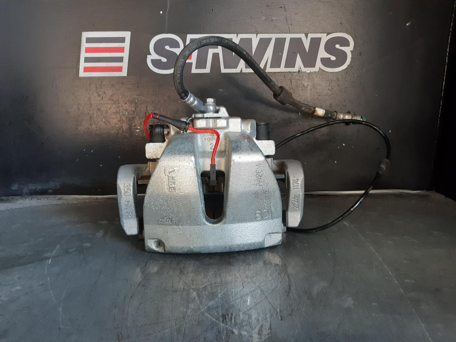 Used auto part listing image: 2019 JAGUAR XE CALIPER LH FRONT, PETROL, 2.0, GREY COLOUR TYPE, X760, 05/15- 0000279187