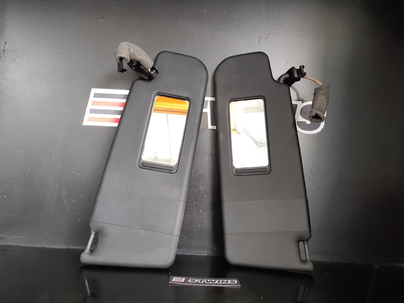 Used auto part listing image: 2011 VOLKSWAGEN SCIROCCO SUNVISOR 1S, PAIR, 12/08-12/17 0000135459
