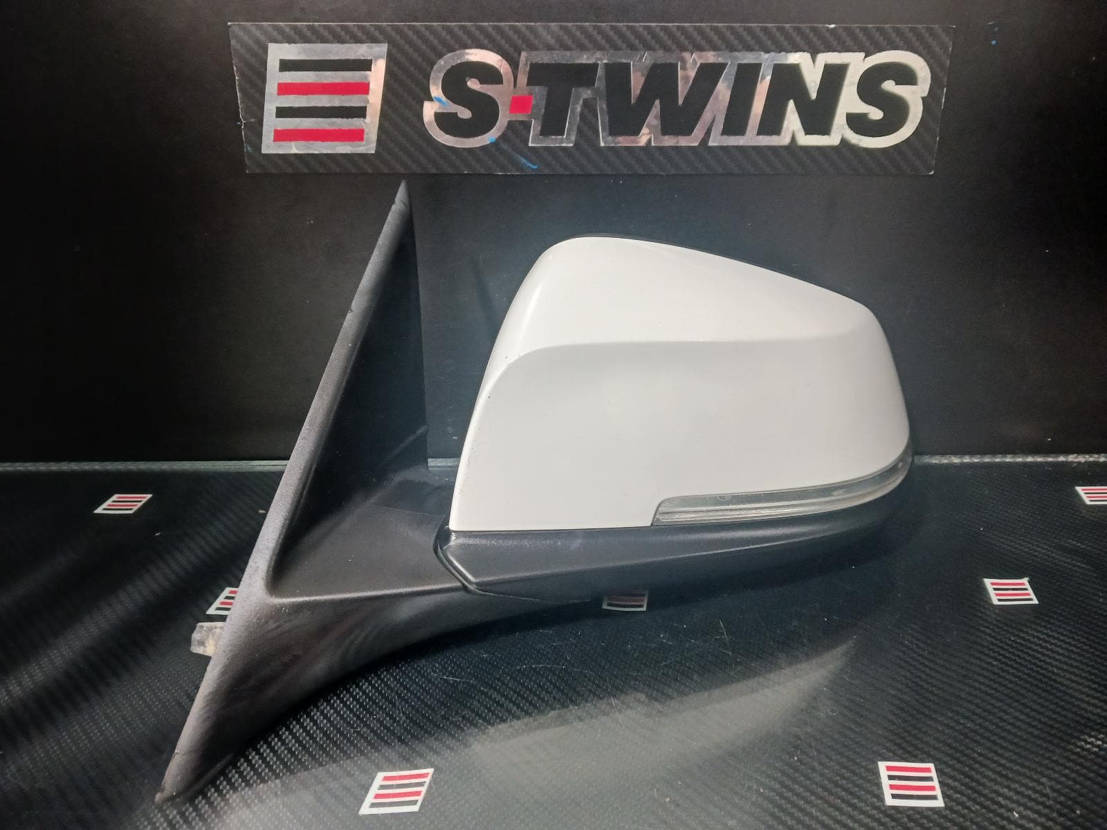 Used auto part listing image: 2013 BMW 3 SERIES LEFT DOOR MIRROR F30/F31, SEDAN/WAGON, STANDARD, NON SEAT ADJ., NON MEMORY & NON AUTO DIP TYPE, 11/11-05/19 0000210254