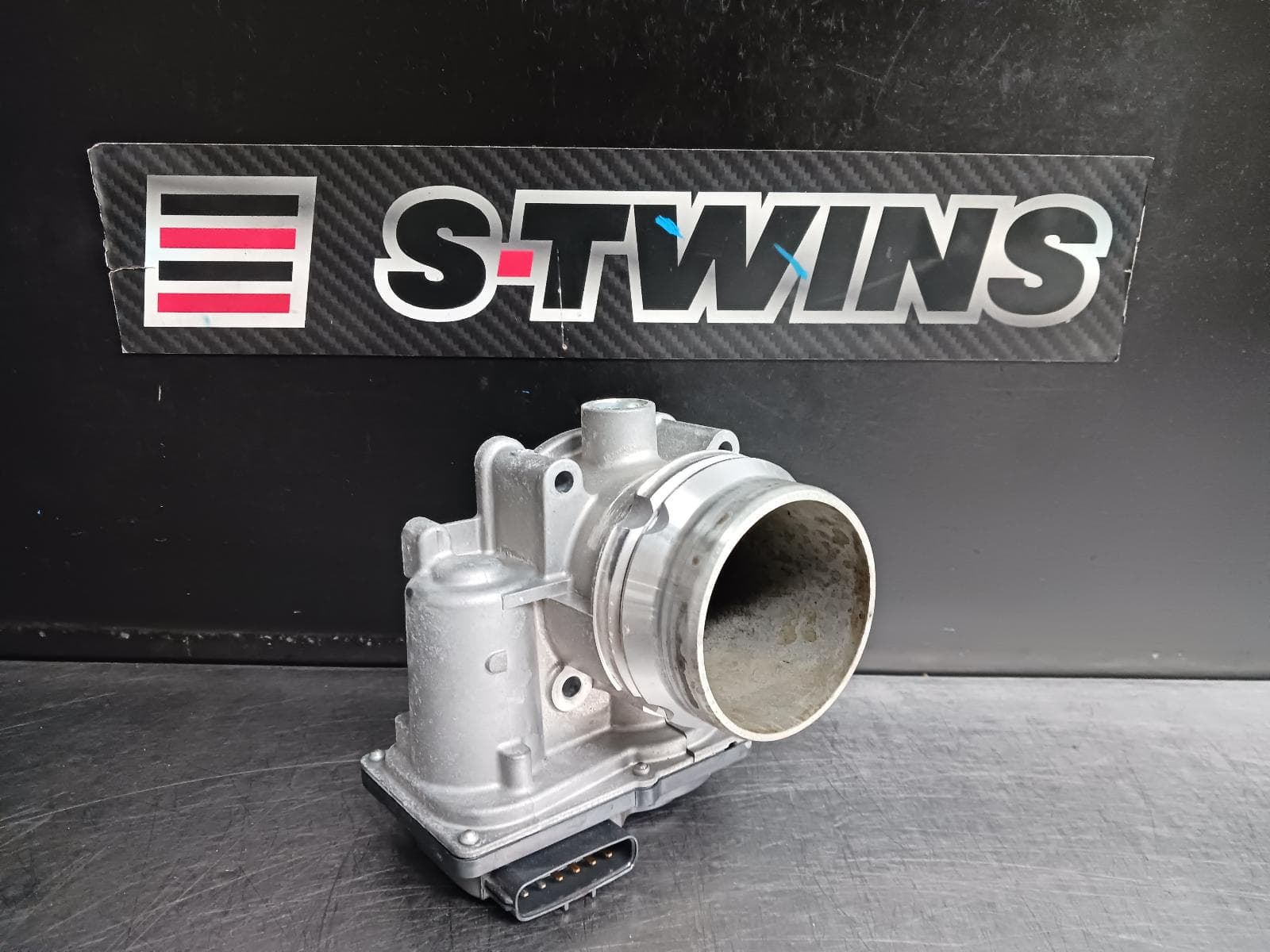 Used auto part listing image: 2020 VOLVO XC60 THROTTLE BODY DIESEL, 2.0, D4204T14/D4204T23, UZ, 05/17-06/21 0000249024
