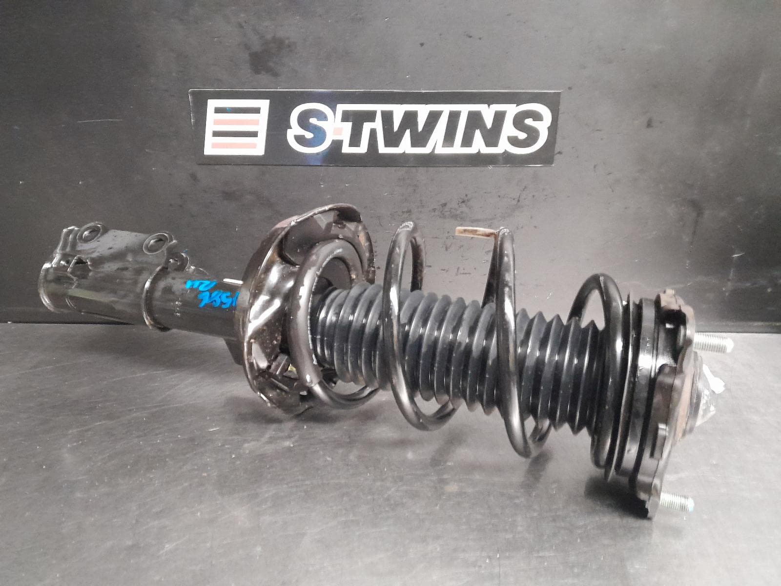 Used auto part listing image: 2022 HYUNDAI IONIQ RIGHT FRONT STRUT HYBRID/ELECTRIC, AE, 10/18-07/22 (AUS ONLY) 0000272527