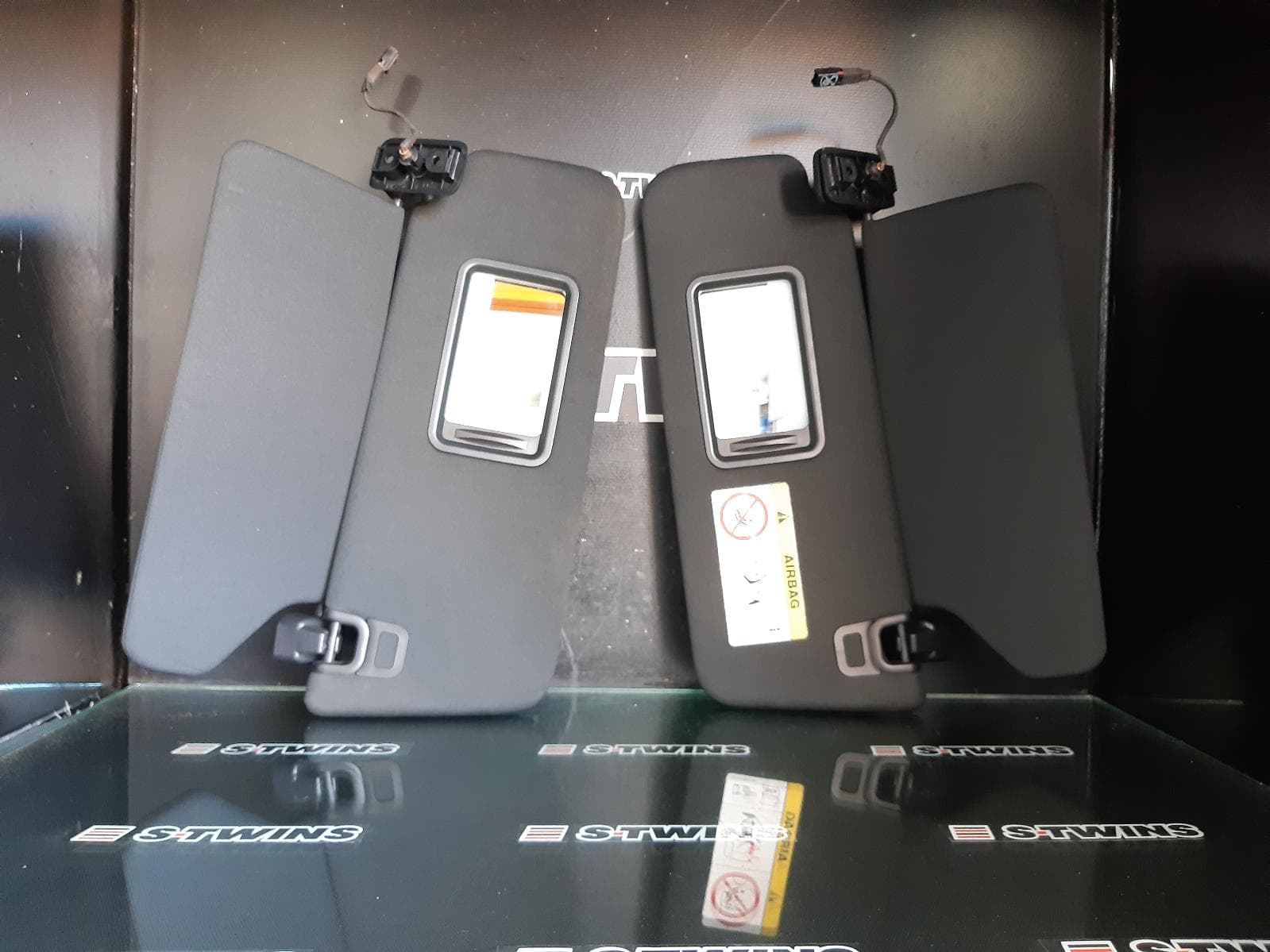 Used auto part listing image: 2015 LAND ROVER RANGEROVER SPORT SUNVISOR L494, PAIR, BLACK, 12/13-04/22 0000178468