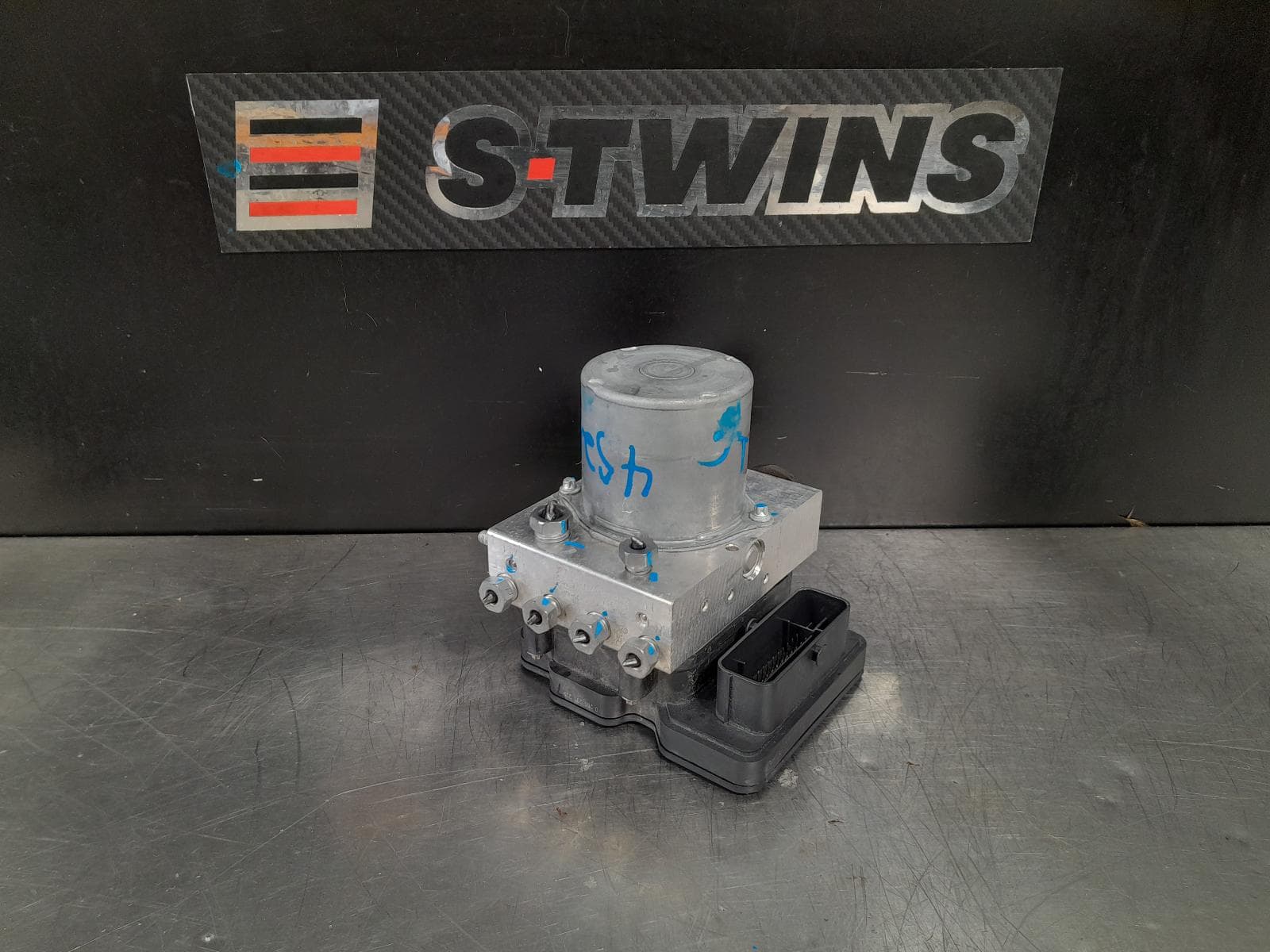 Used auto part listing image: 2021 FORD RANGER ABS PUMP MODULATOR PX, P/N HB3C2C405BA, 06/11- 0000171296