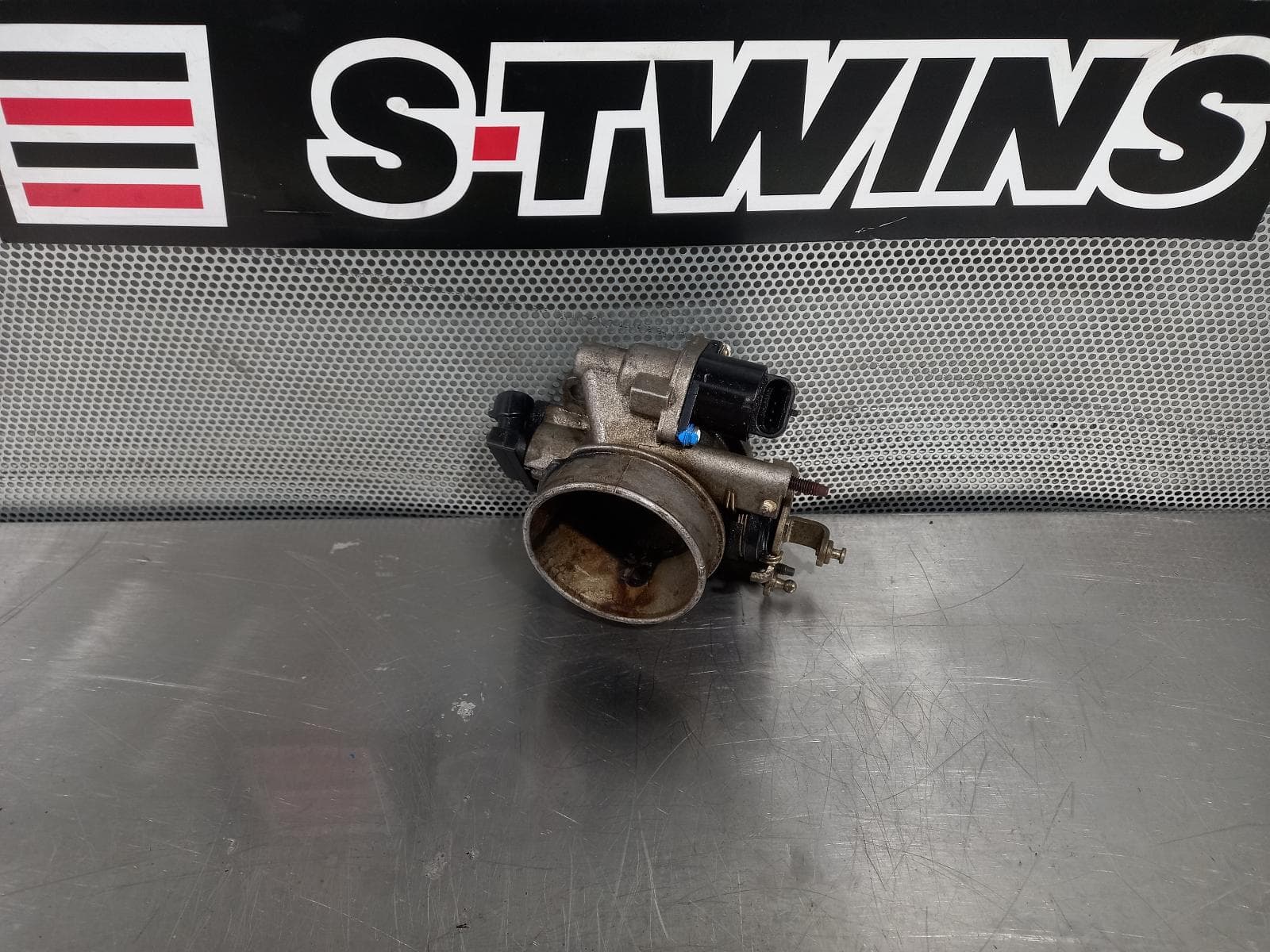 Used auto part listing image: 1991 HOLDEN COMMODORE THROTTLE BODY VN-VP 08/88-07/93 0000160145