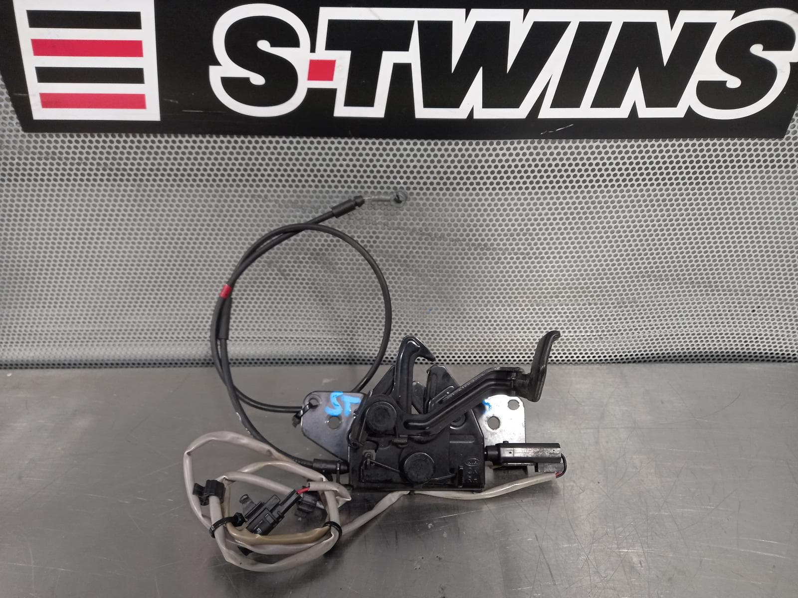 Used auto part listing image: 2019 KIA STINGER BONNET LOCK SUPPORT CK, 06/17-04/23 0000160233