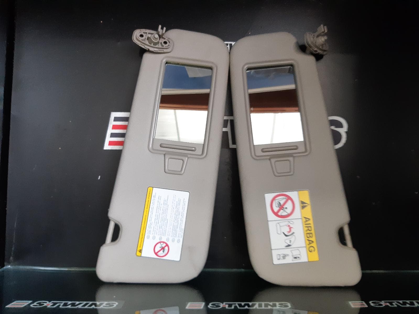 Used auto part listing image: 2015 KIA CARNIVAL/GRAND CARNIVAL SUNVISOR YP, PAIR, NON LAMP TYPE, 02/15-10/20 0000161748