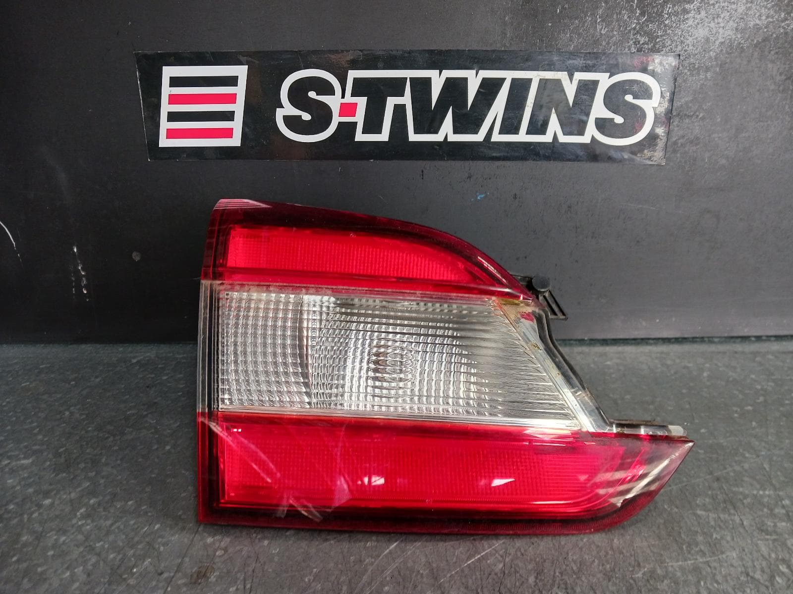 Used auto part listing image: 2016 SUBARU LEVORG REAR GARNISH TAILGATE LAMP (LH SIDE), RED LENS TYPE, V1, 05/16-12/20 0000317528