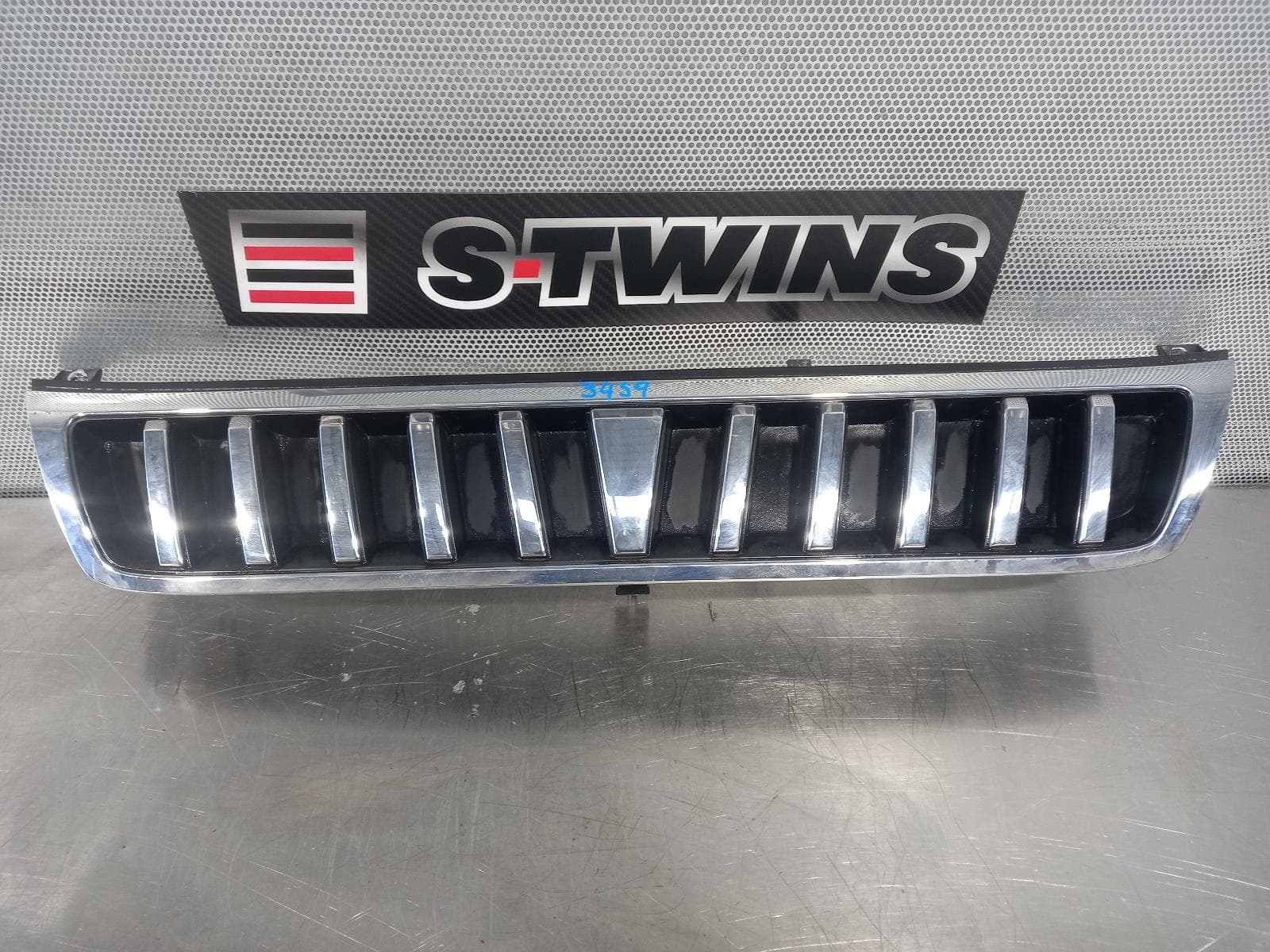 Used auto part listing image: 2004 KIA PREGIO GRILLE CT, 08/02-06/04 0000162435