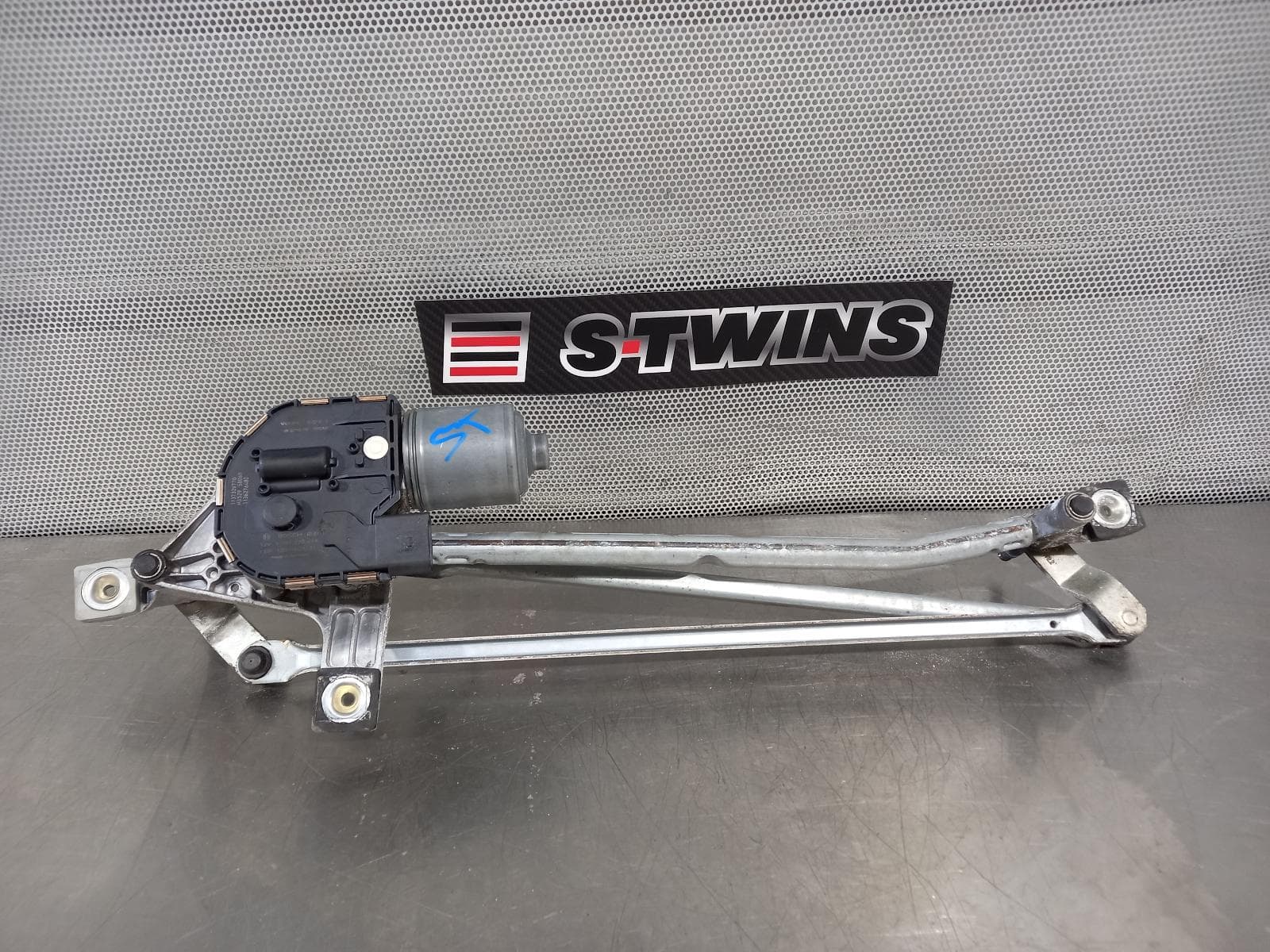Used auto part listing image: 2012 VOLVO XC60 WIPER MOTOR FRONT, DZ, 02/09-04/17 0000164370