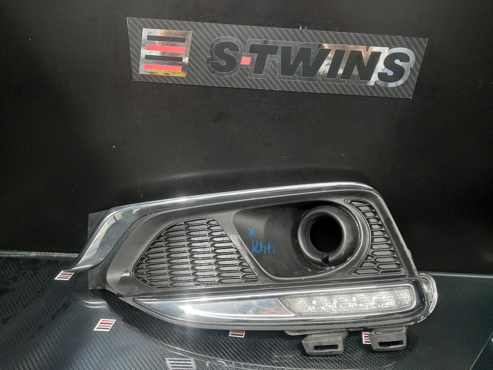 Used auto part listing image: 2016 HOLDEN CRUZE RIGHT INDICATOR FOG SIDE DAYTIME RUNNING LAMP, SRi/SRi-V/SRi-Z, JH, 03/11-01/17 0000164609