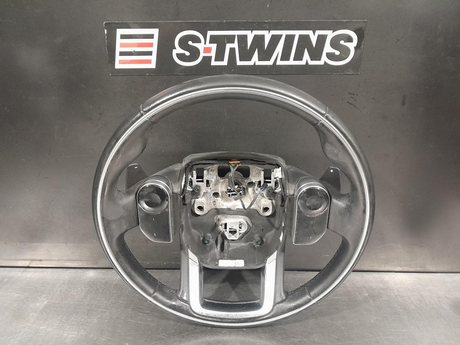 Used auto part listing image: 2020 LAND ROVER DISCOVERY SPORT STEERING WHEEL L550, 07/19- 0000293815