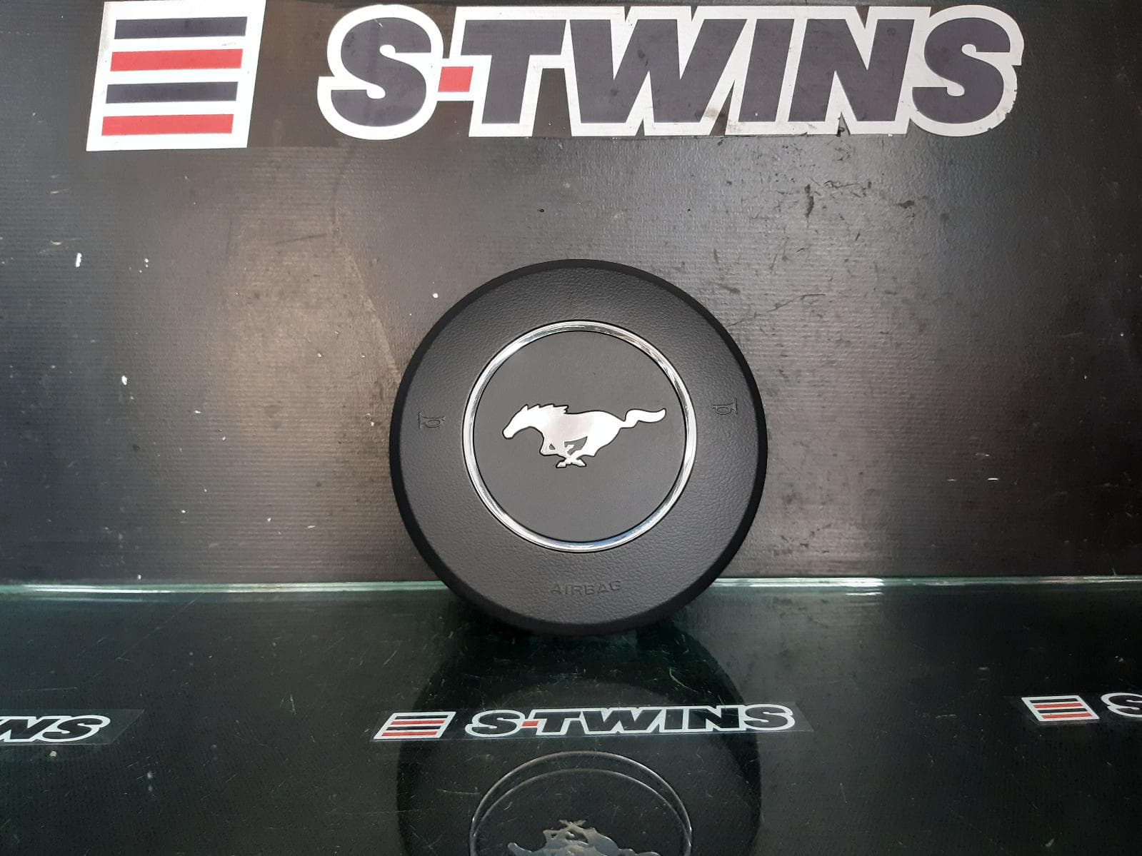 Used auto part listing image: 2018 FORD MUSTANG RIGHT AIRBAG STEERING WHEEL, FN, 10/17- 0000165269