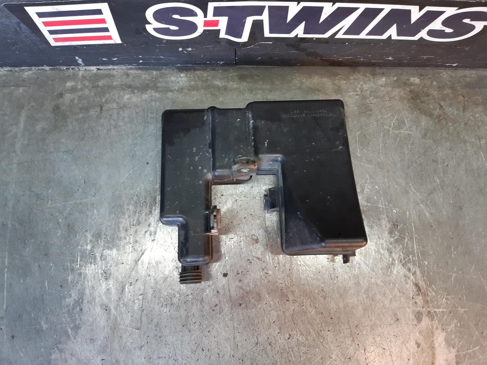 Used auto part listing image: 2013 KIA SOUL AIR CLEANER BOX AIR RESONATOR, AM, PETROL, 09/11-01/14 0000167417