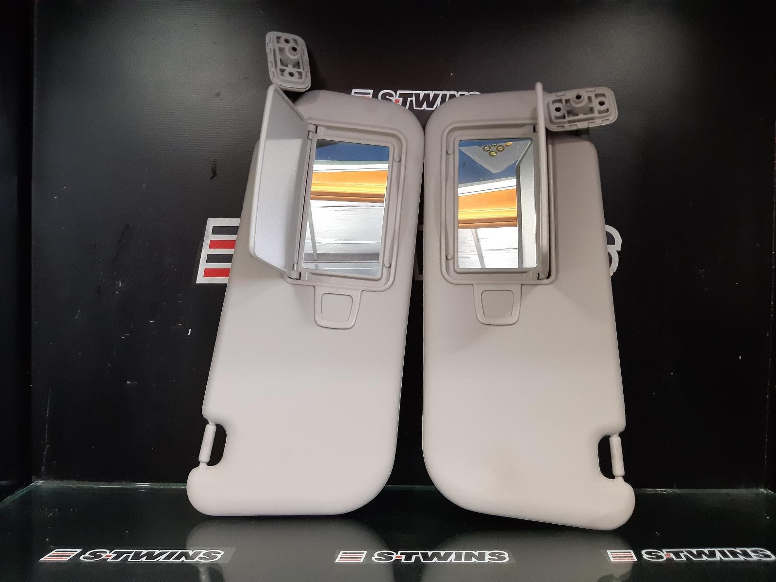 Used auto part listing image: 2013 KIA SOUL SUNVISOR AM, PAIR, 04/09-01/14 0000167294