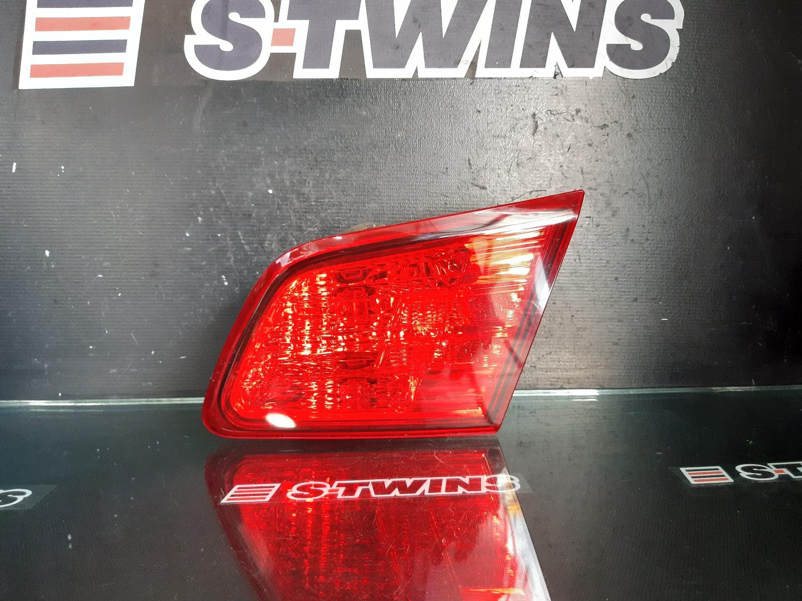 Used auto part listing image: 2010 SUBARU LIBERTY REAR GARNISH BOOTLID LAMP (RH SIDE), 5TH GEN, 07/09-11/14 0000167158