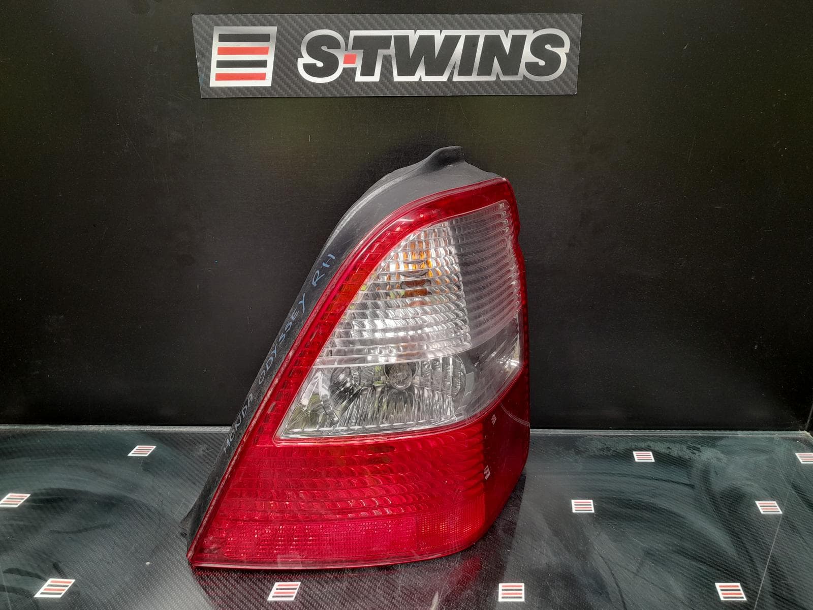 Used auto part listing image: 2002 HONDA ODYSSEY RIGHT TAILLIGHT RA, CLEAR FLASHER LAMP TYPE, 02/02-05/04 0000168432