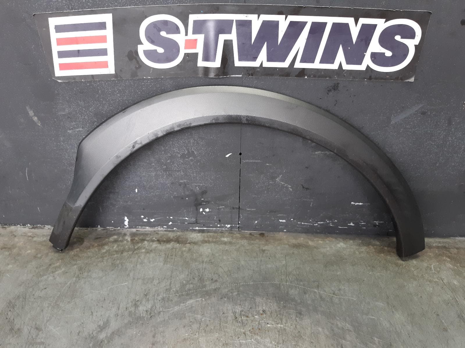 Used auto part listing image: 2012 SUBARU XV WHEEL ARCH FLARE RH FRONT, G4X, 08/11-04/17 0000168863