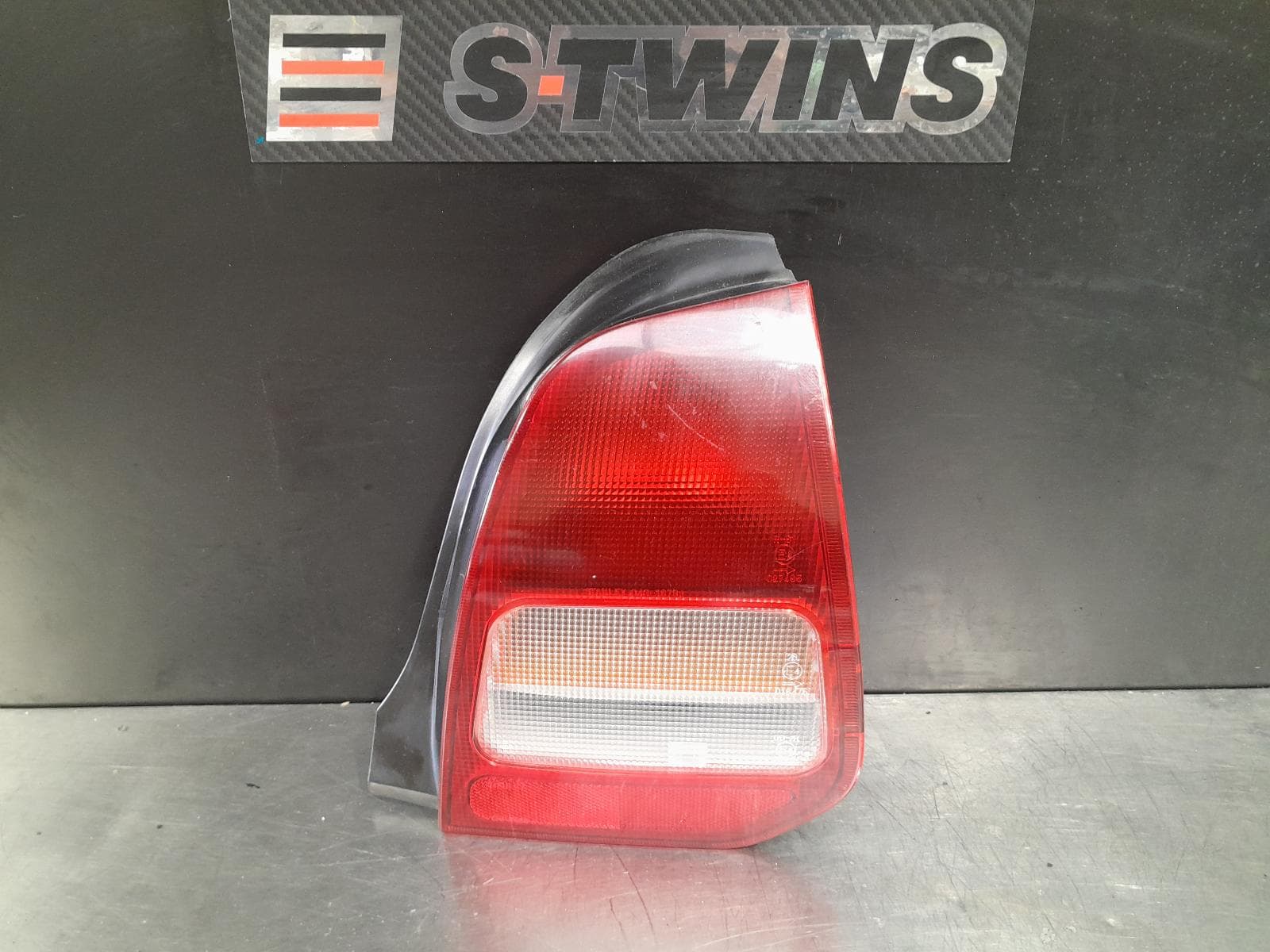 Used auto part listing image: 2000 MITSUBISHI MIRAGE RIGHT TAILLIGHT CJ LENS #1717 08/98-09/03 0000168996