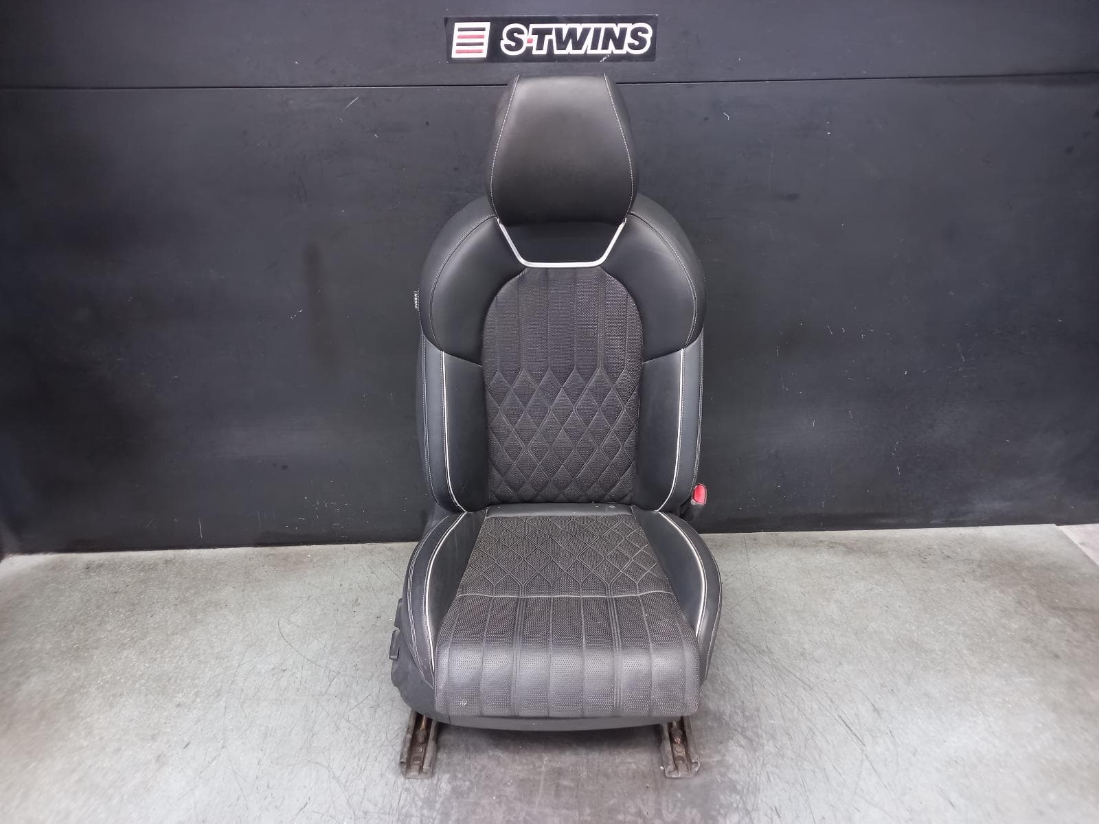 Used auto part listing image: 2020 GENESIS G70 FRONT SEAT IK, 05/19- 0000363122