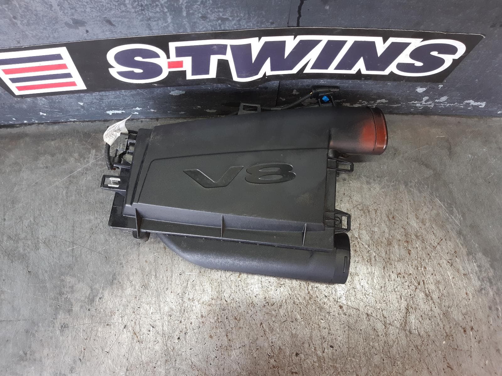Used auto part listing image: 2018 MERCEDES GLS CLASS AIR CLEANER BOX AIR CLEANER, X166, 3.0, DIESEL, LH SIDE, 01/16-07/19 0000285892