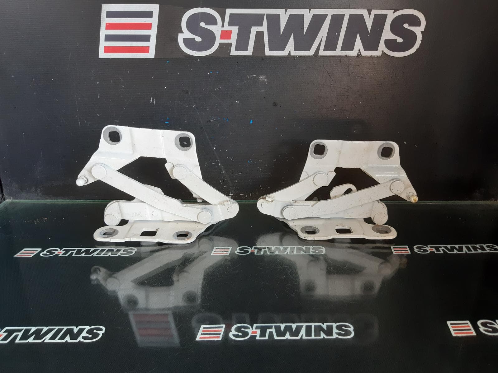Used auto part listing image: 2018 MERCEDES GLS CLASS BONNET HINGE STRUT X166, 01/16-07/19 0000285611
