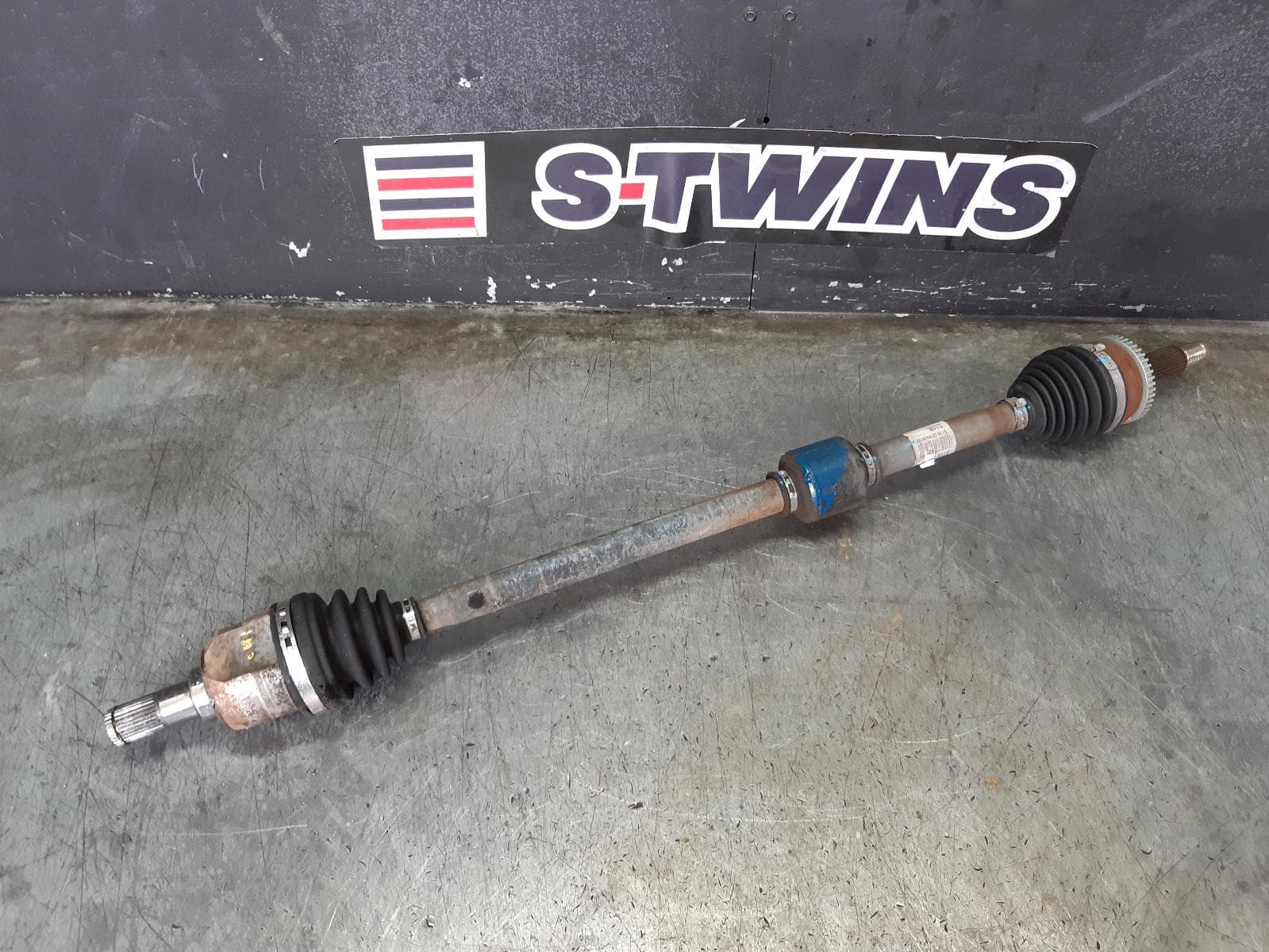 Used auto part listing image: 2016 HYUNDAI I30 RIGHT DRIVESHAFT MANUAL T/M, PETROL, 2.0, 5DR HATCH, GD, 08/13-02/17 0000171391