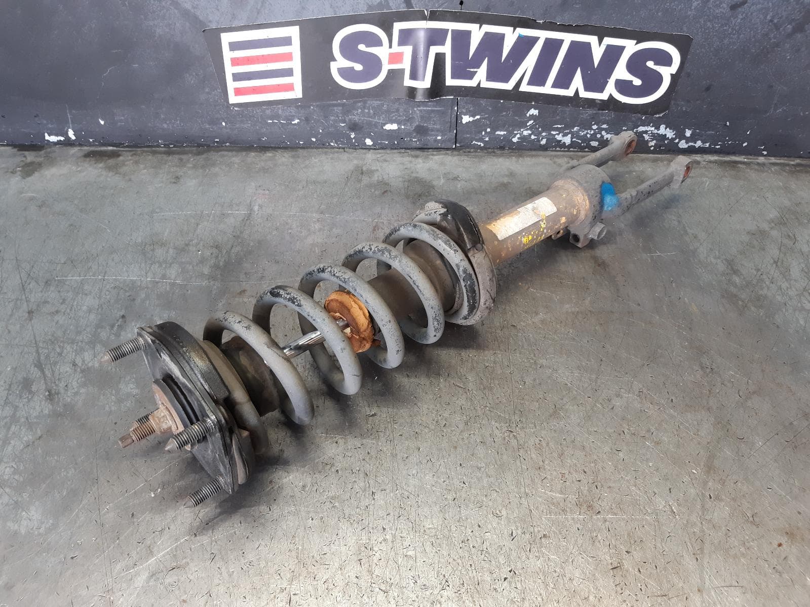 Used auto part listing image: 2008 JEEP GRANDCHEROKEE RIGHT FRONT STRUT WH, 07/05-12/10 0000239175