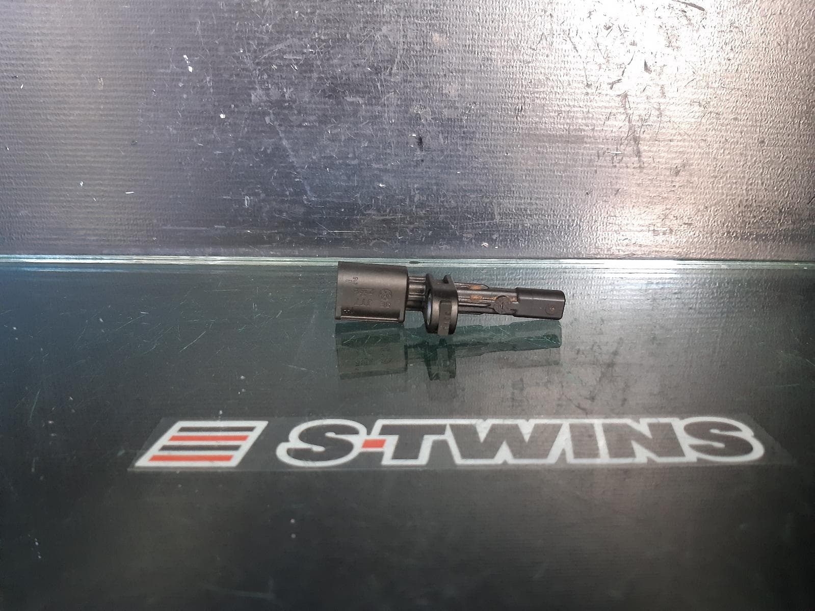 Used auto part listing image: 2015 VOLKSWAGEN GOLF ABS SENSOR RH REAR, GEN 7, 03/13-08/20 0000170927